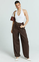 Dale Pants - Barrel Leg Back Patch Pocket Pants in Chocolate